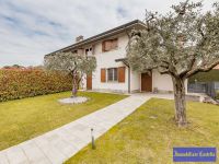 Appartamento In Villa in vendita a Castel D'azzano - Rif. V003595