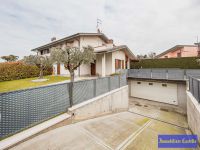 Appartamento In Villa in vendita a Castel D'azzano - Rif. V003595