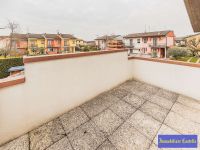 Appartamento In Villa in vendita a Castel D'azzano - Rif. V003595