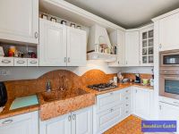 Appartamento In Villa in vendita a Castel D'azzano - Rif. V003595