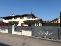 Appartamento In Villa in vendita a Castel D'azzano - Rif. V003595