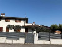 Appartamento In Villa in vendita a Castel D'azzano - Rif. V003595